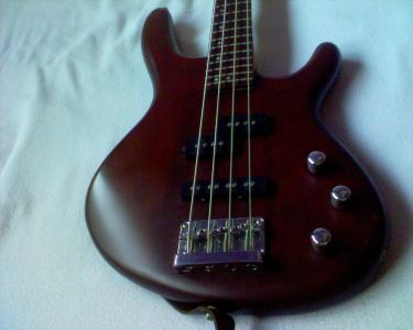 <img0*300:stuff/z/359/Harmless%2520instruments/Cort-bass.jpg>