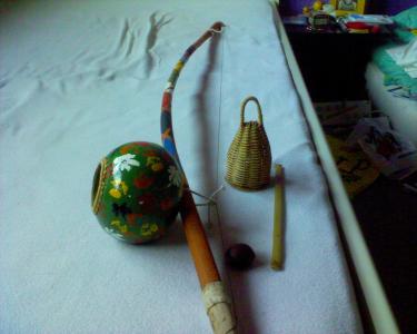 <img0*300:stuff/z/359/Harmless%2520instruments/berimbau.jpg>